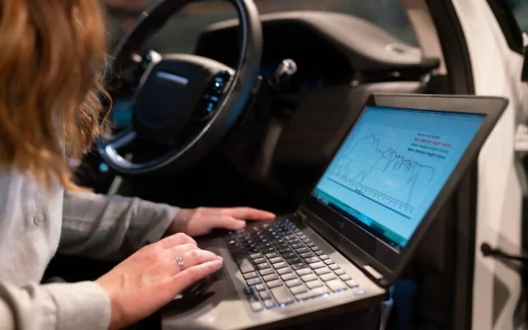 Ford впроваджує штучний інтелект для перевірки двигунів