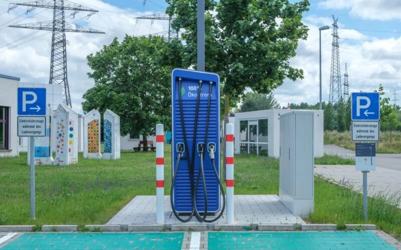 Electreon представила бездротову зарядку для електромобілів