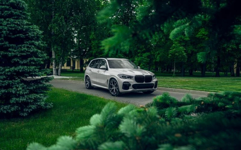 BMW тестує водневий кросовер iX5 Hydrogen на дорогах