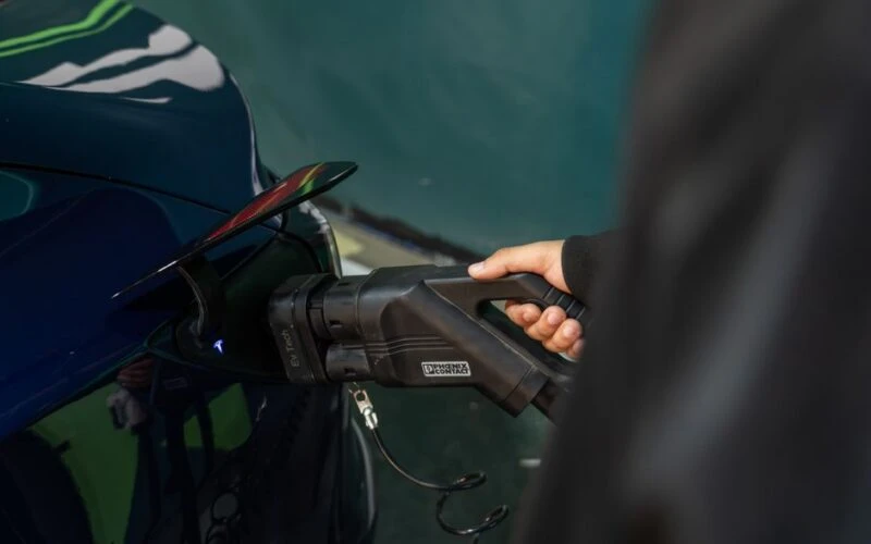 Geely представляє AI-зарядку, що подовжує ресурс батареї на 20%