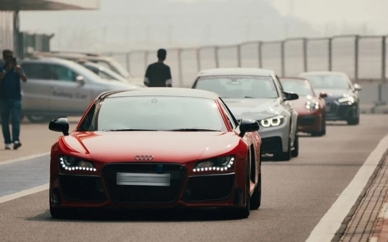 Поліція конфіскувала Porsche 911 та Audi R8 після вуличних перегонів
